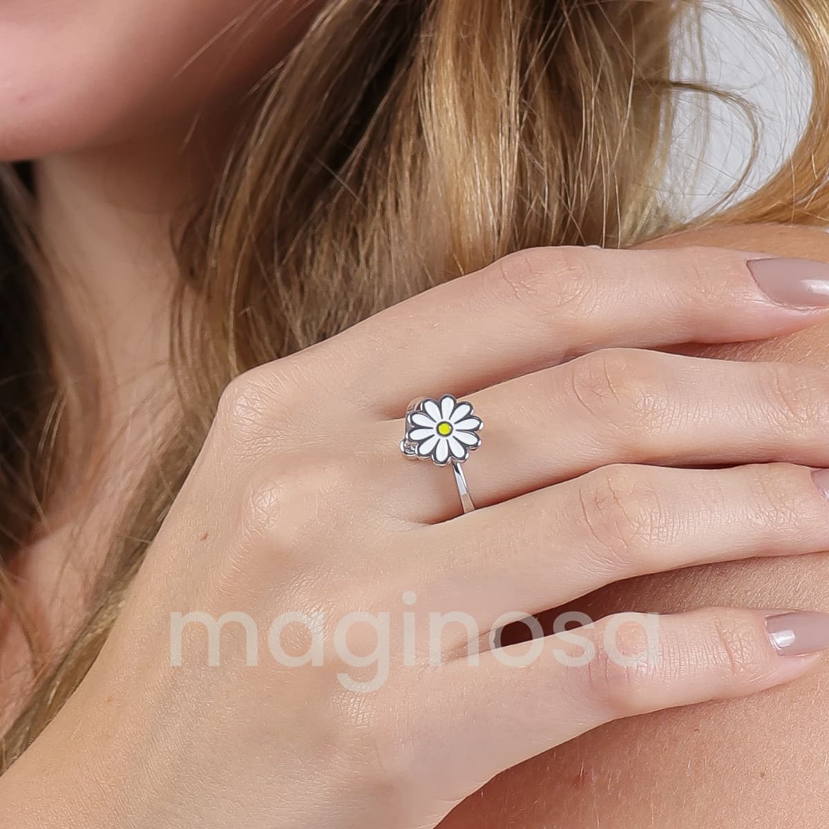 bague rotative anti stress d'anxiété et relaxante pour femme couleur or en acier inoxydable lullie, lullie.fr , maginosa aurora aide à ne plus se ronger les ongles onychophagie, aide à ne plus se triturer la peau dermatillomanie, aide à ne plus s'arracher les cheveux trichotillomanie, améliore la concentration, fidget ring, jouet fidget, fidget toys, positivjewelry, atelierdaphne, lullie.co, lullie, bague d'anxiété, bague anti stress