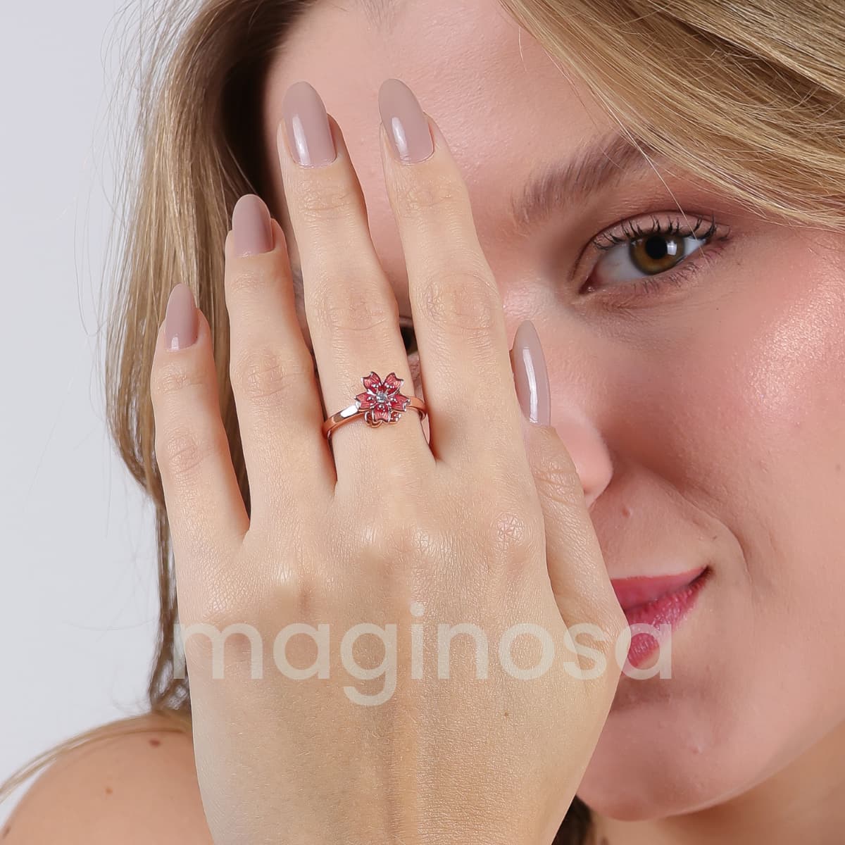 bague rotative anti stress d'anxiété et relaxante pour femme couleur or en acier inoxydable lullie, lullie.fr , maginosa aurora aide à ne plus se ronger les ongles onychophagie, aide à ne plus se triturer la peau dermatillomanie, aide à ne plus s'arracher les cheveux trichotillomanie, améliore la concentration, fidget ring, jouet fidget, fidget toys, positivjewelry, atelierdaphne, lullie.co, lullie, bague d'anxiété, bague anti stress