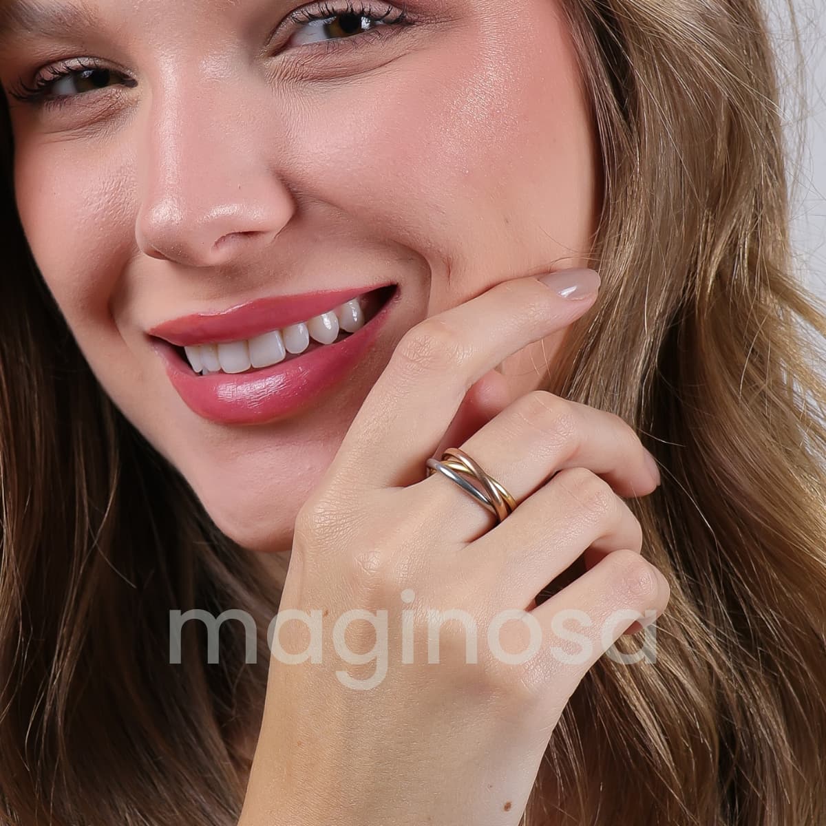 bague rotative anti stress d'anxiété et relaxante pour femme couleur or en acier inoxydable lullie, lullie.fr , maginosa aurora aide à ne plus se ronger les ongles onychophagie, aide à ne plus se triturer la peau dermatillomanie, aide à ne plus s'arracher les cheveux trichotillomanie, améliore la concentration, fidget ring, jouet fidget, fidget toys, positivjewelry, atelierdaphne, lullie.co, lullie, bague d'anxiété, bague anti stress