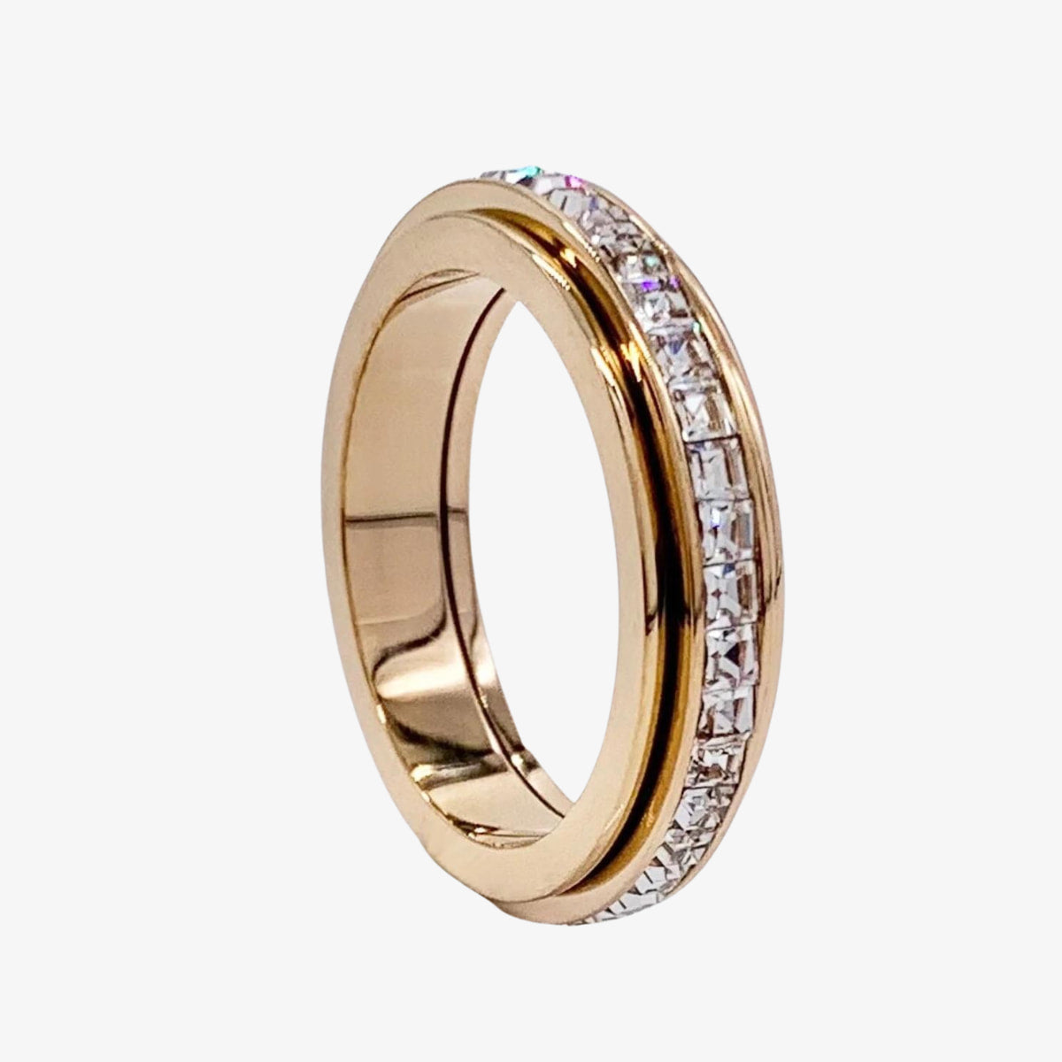 bague rotative anti stress d'anxiété et relaxante pour femme couleur or en acier inoxydable lullie, lullie.fr , maginosa aurora aide à ne plus se ronger les ongles onychophagie, aide à ne plus se triturer la peau dermatillomanie, aide à ne plus s'arracher les cheveux trichotillomanie, améliore la concentration, fidget ring, jouet fidget, fidget toys, positivjewelry, atelierdaphne, lullie.co, lullie, bague d'anxiété, bague anti stress